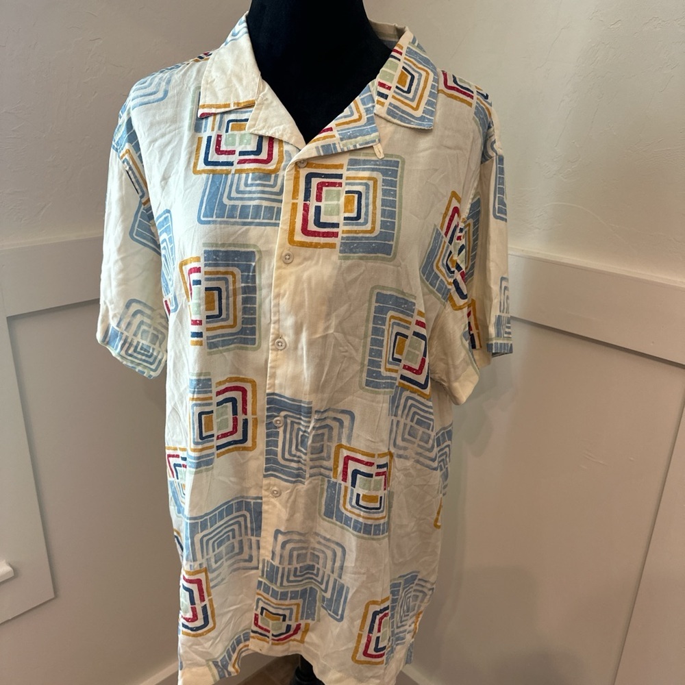 Men's Casual‎ Button Down Shirt with Geometric Design